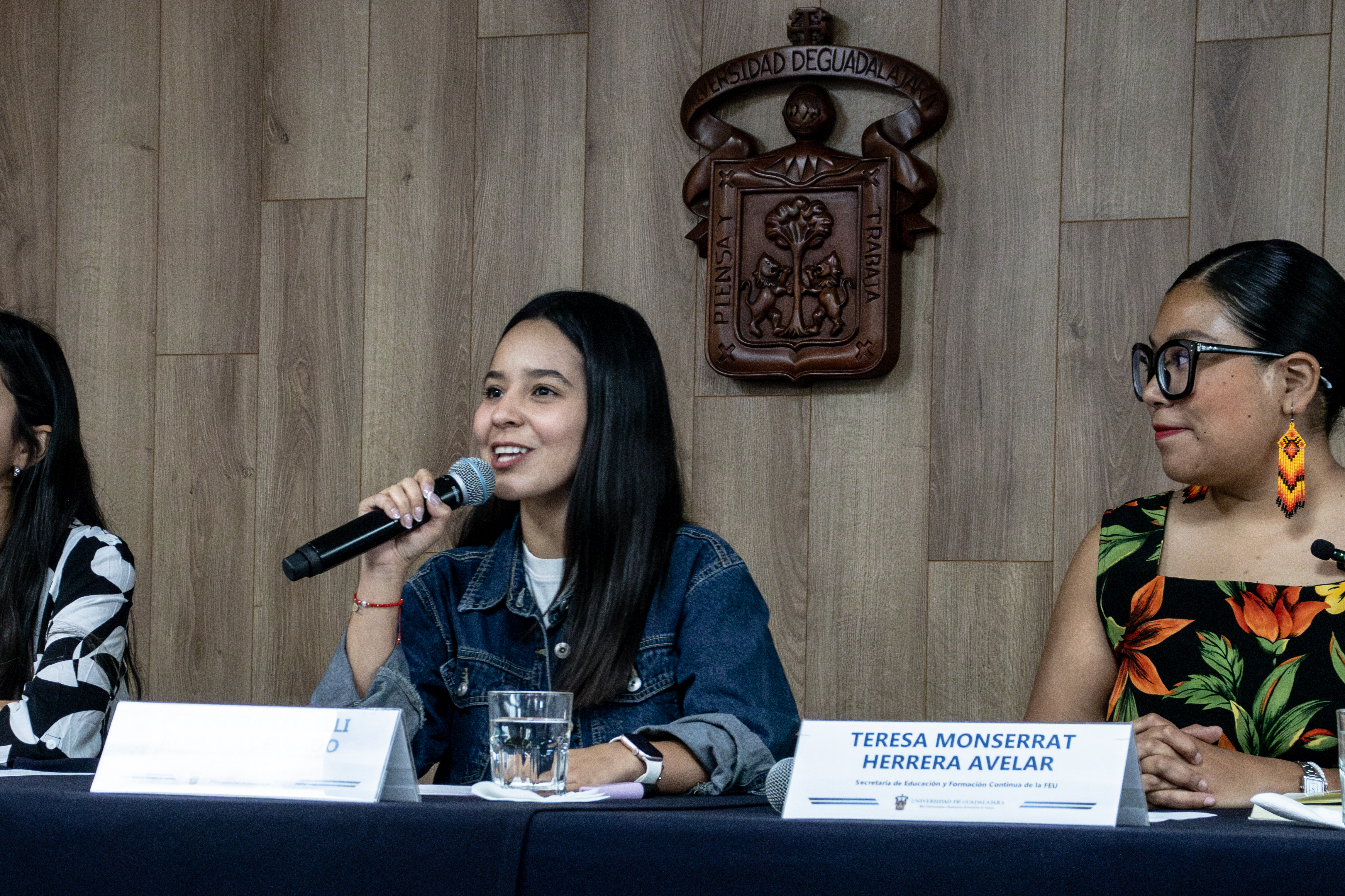 Lanza FEU concurso de cuento y poesía “Voces: más allá del aula”
